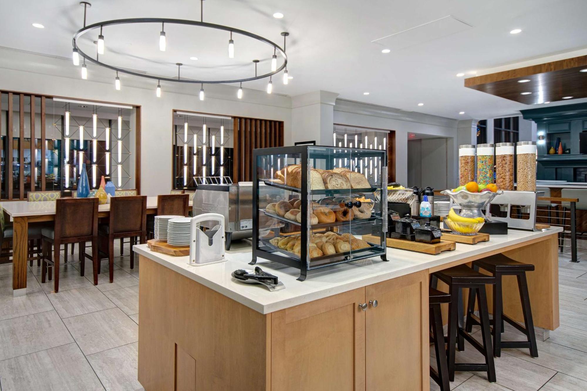 Hilton Garden Inn Terre Haute Buitenkant foto