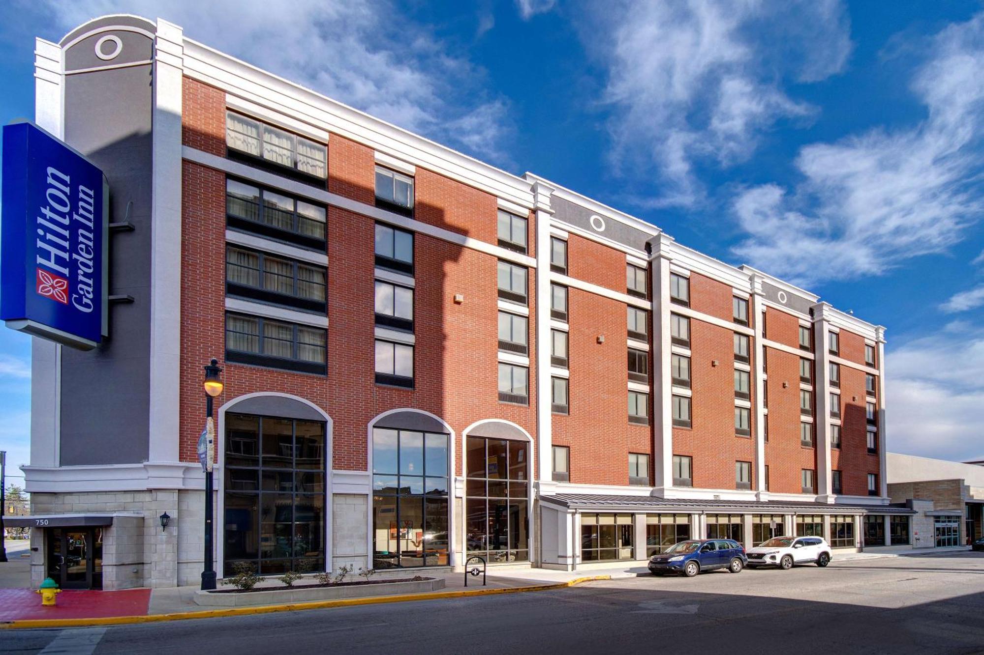 Hilton Garden Inn Terre Haute Buitenkant foto